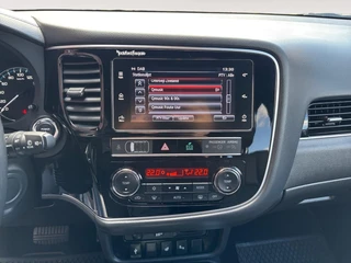 Mitsubishi Outlander 2.4 PHEV Instyle | Trekhaak | Leder | Schuif-kantel dak | Rondom camera | Elektrisch. Achterklep | Stoel en stuurverwarming | Set winterwielen | / 23