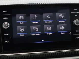 Volkswagen Taigo 1.0 TSi 110 Pk Automaat Life Business | Panorama dak | Adaptive cruise | Stoelverwarming | Trekhaak | CarPlay | 17 Inch | 86.564 Km !! / 25