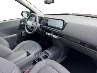 Kia EV2 Plus 42.2 kWh 3.000,- Inruilkorting | Privacy Glass | 18" lichtmetalen velgen | Warmtewerend glas rondom | Draadloze oplader voor smartphone / 7