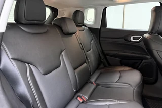Jeep Compass 1.5T e-Hybrid S | Automaat | Rondomzicht Camera | Lederen bekleding | Stoel & Stuurverwarming | Lichtmetalen velgen | Keyless | Climate control / 17