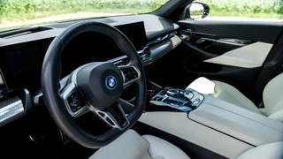 BMW i5 Touring eDrive40 84 kWh / 11