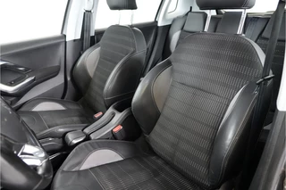 Peugeot 2008 1.2 PureTech Allure  | Trekhaak | Cruise | Navi | Climate | / 20