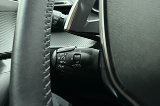 Peugeot 2008 1.2 Hybrid 145 Allure | Climate & Cruise Control | Parkeersensoren voor + achter | AppleCarplay/Android Auto | / 22