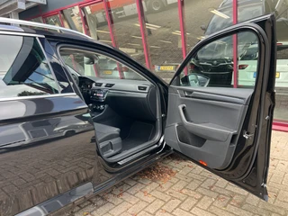 Škoda Superb Combi 1.5 TSI ACT Business Edition Plus  | Trekhaak | ACC | Carplay | Navi | Stoel/Stuurverw. | Sfeer | / 33