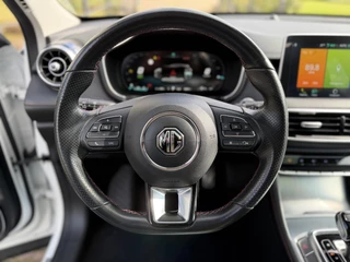 MG EHS 1.5 TGDI Luxury PHEV / 11