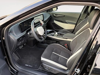 Kia EV6 GT-Line Business Edition 84 kWh | Rijdende Demo ! | Draadloos Apple Carplay / Android Auto | Navigatiesysteem | Elektrisch Verstelbare voorstoelen | Licht + Regensensor | Stoelverwarming+ Stoelkoeling  | Stuurverwarming | Elektrisch Bedienbare Achterklep | 19"Lichtmetalen Velgen | Lederen Bekleding. / 27