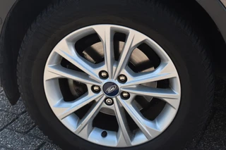 Ford Kuga 1.5 EcoBoost Titanium 2e Eigenaar | BSM | Navigatie  | 100% Onderhouden | 12 mnd BOVAG Garantie | Whatsapp 06-53188999 / 19