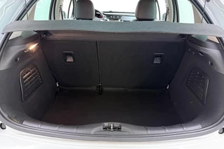 Citroen C3 1.2 82pk Exclusive | Zenith voorraam | Parkeersensoren | Cruise Control | Navi | Climate Control | Lichtmetalen velgen / 8