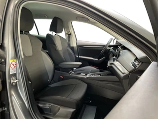 Skoda Octavia Combi 1.0 e-TSI DSG Ambition Virtual Cockpit Parkeersensoren Navigatie DAB+ App-Connect / 8