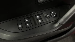 Peugeot 2008 1.2 PureTech Blue Lease Active NAVI CRUISE CARPLAY / 18