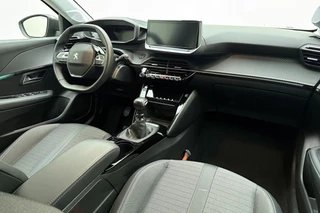 Peugeot 208 PureTech 100pk Allure Pack | Navigatie | Trekhaak | Achteruitrijcamera | Stoelverwarming | Climate control | Cruise control | Apple Carplay/Android Auto | Lichtmetalen velgen / 15