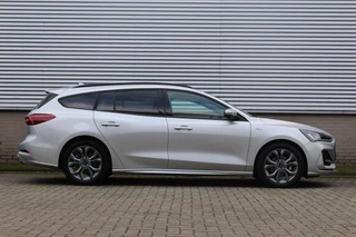 Ford Focus Wagon 1.0 EcoBoost Hybrid ST Line X  | BLIS | Head-Up | Trekhaak | Adaptieve cruise / 2
