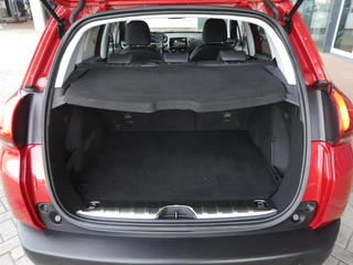 Peugeot 2008 1.2 PureTech Allure 110pk | Extra getint glas | Achteruitrijcamera | Climate control | Apple carplay/Android auto | Lage km.stand | Lichtmetalen velgen | Regensensor / 11
