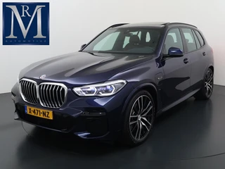 BMW X5 xDrive45e High Executive BOMVOL! | PANO | HARMAN KARDON | LASER LED | ELEK. ACHTER KLEP | ELEK. TREKHAAK | STOELVERWARMING | ELEK. MEM. SEAT | ACHTERUITRIJCAMERA | 22'' VELGEN | RIJKLAAR PRIJS + 12 MND BOVAG GARANTIE |