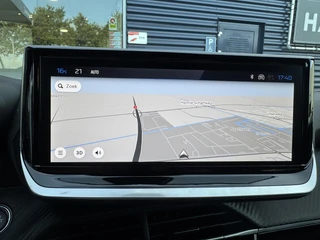 Peugeot 2008 Allure 1.2 Hybrid 145 e-DSC6 | Apple Carplay/Android Auto | Draadloze Telefoonoplader | Dodehoek Detectie | Adaptief Cruise Control | Lichtmetalen Velgen 17 Inch / 24