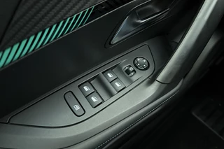 Peugeot 2008 1.2 PureTech Allure Pack Apple carplay/Android auto | Achteruitrijcamera | Automatische airco | Cruise control | LED verlichting | Lichtmetalen velgen 17'' | / 18