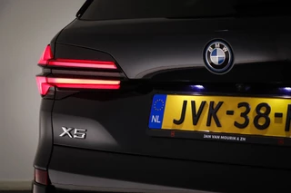BMW X5 xDrive50e M-sport | PANORAMADAK | INDIVIDUAL VOLLEDER MERINO | HEAD UP | HARMAN KARDON | 360 CAMERA | MAXTON | 22" | / 39
