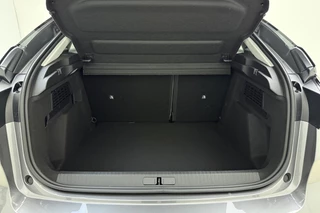 Citroen C4 1.2 Hybrid 145pk Collection Verwarmde Voorruit l Stoelverwarming l Full-LED l TomTom Navigatie l Wireless Apple Carplay & Android Auto l Camera l Parkeersensoren l Lichtmetalen Velgen l Climate Control l Adaptive Cruise Control / 4
