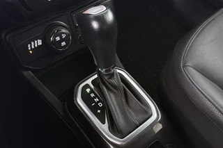 Jeep Renegade 4xe 240 Plug-in Hybrid Electric S LED Leder Stoelverwarming Trekhaak Camera Kenwood / 30