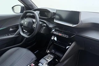 Peugeot e-2008 EV Allure Pack 50 kWh | Achteruitrijcamera | Lichtmetalen velgen | Navigatie | Apple Carplay/Android Auto | / 4