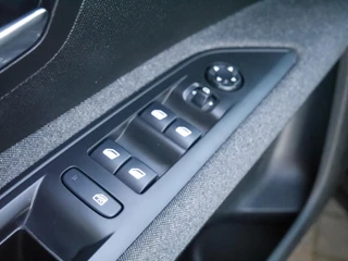Peugeot 5008 1.2 PureTech Active | Automaat | Trekhaak | 7 zits | Achteruitrijcamera | Parkeersensoren voor | Apple carplay | Climate control | Cruise control | / 15