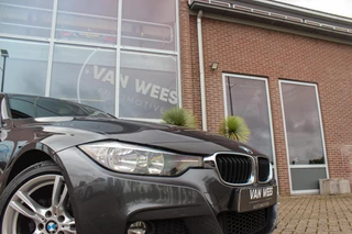 BMW 3-serie Touring 318i Centennial Executive M-sport | 2e eigenaar | HiFi audio | Navigatie | Bluetooth | Climate control | M-sportstuur | Cruise control | PDC | 18 inch | Trekhaak / 45