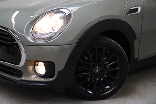 MINI Clubman Cooper Salt Business Automaat  / Navigatiesysteem / Panoramadak / 17 Inch / Apple CarPlay / Chrome Line / Head-Up Display / Climate Control / Bluetooth / Cruise Control / 9