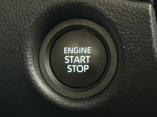 Toyota Aygo X 1.0 VVT-i S-CVT Pulse Plus Automaat | Keyless Entry | Parkeersensoren voor + achter | 17'' L.M. Velgen / 28
