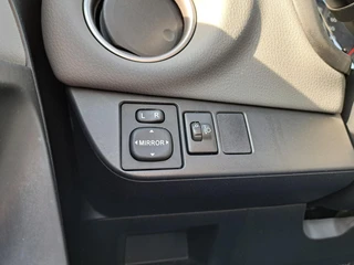 Toyota Yaris 1.3 VVT-i Aspiration / 14