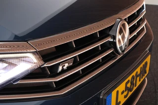 Volkswagen Passat Variant 1.5 TSI 150pk DSG R-Line Business + Keyless Panoramadak 360Camera Stoelverwarming Virtual Cockpit Navigatie / 52