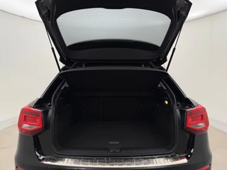 Audi Q2 30 TFSI Sport | Cruise control | Stoelverwarming | CarPlay | Camera | Parkeersensoren achter / 13