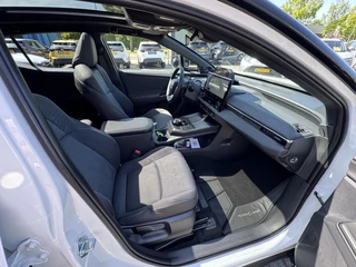 Toyota C-HR+ EXECUTIVE AWD 77 kWh NIEUW & DIRECT LEVERBAAR!! PREMIUM PACK PANO-DAK BLIND-SPOT PARK-SENSOREN 360° CAMERA STOEL/STUURVERW WARMTEPOMP EL-ACHTERKLEP / 25