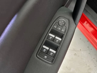 Renault Captur 1.6 E-Tech PHEV 160 Intens Groot Scherm + Navigatie | Parkeercamera | Cruise Control / 26