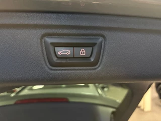 BMW 3-serie Touring 330e xDrive M-pakket facelift / Panorama-dak / head-up / 360 camera / Harman-Kardon / 25