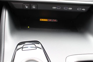 Lexus RZ 550e DIRECT 4 F SPORT 77 kWh DIRECT LEVERBAAR YOKE-STUUR STEER-BY-WIRE PANO MARK-LEVINSON STOELVENT / 32