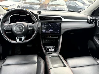 MG ZS EV MG EV Luxury 50 kWh  Panoramadak, Trekhaak, App Connect / 7