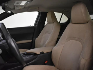 Lexus UX 250h First Edition | Elektr. a. klep | Trekhaak | PDC / 4