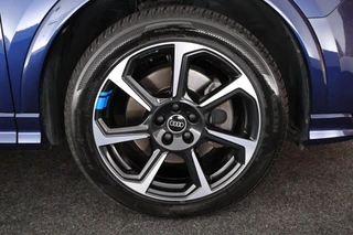 Audi Q3 45 TFSIe 245pk S edition Trekhaak Keyless Stoelverwarming Navigatie Adaptive Cruise S-Line / 48
