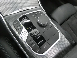 BMW 3-Serie 320e M-Sport Aut. |Schuifdak |Head-Up |Facelift - Widescreen! / 16