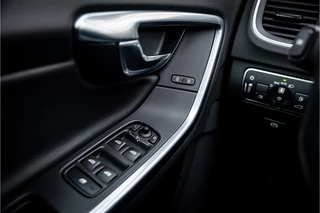 Volvo V60 Cross Country 2.0 T5 Summum  BLIS Memory Sportstoel Trekhaak / 19