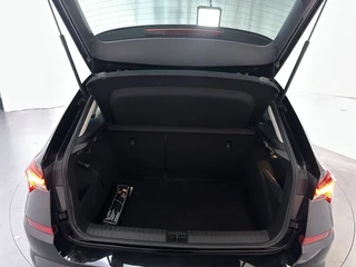 Skoda Kamiq 1.0 TSI 110pk DSG Business Edition LED Virtual Cockpit Stoelverwarming DAB+ App-Connect / 17
