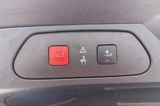 Opel Grandland X 1.2 Turbo Business Executive | Electrische achterklep | Navigatie | Camera | Half lederen bekleding | DAB radio | Apple Carplay | Extra getint glas / 14
