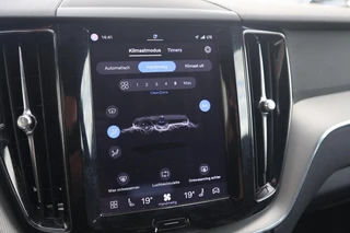 Volvo XC60 T6 Recharge AWD R-Design | Trekhaak | Parkeercamera |Panoramadak | Longe Range | Keyless / 53