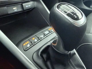 Kia Stonic 1.0 T-GDi MHEV GT-Line  Stoel/-Stuurwielverwarming - Achteruitrijcamera - Climate Control - Navigatie - Apple Carplay / Android Auto - Fabrieksgarantie tot 05-2031 / 31