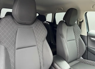 Skoda Karoq 1.5 TSI ACT Business Edition, trekhaak, stoelverwarming, navigatie, climaat controle / 23