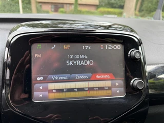 Toyota Aygo 1.0 VVT-i x-clusiv / 24