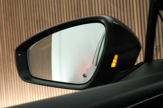 Audi Q4 Sportback e-tron 40 S edition 77 kWh SOH 93% Trekhaak Camera HUD Sonos Panoramadak Stoelverwarming Navigatie S-Line / 9