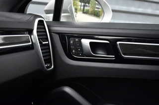 Porsche Cayenne Coupé 3.0 E-Hybrid Platinum Edition *Krijt* | Sportuitlaat | Panorama | ACC | Trekhaak | Ventilatie | Achterasbesturing | Bose | Head-Up | 22'' Wielen | / 39