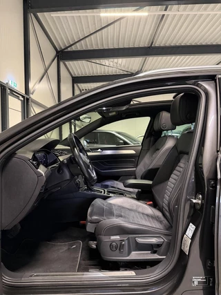Volkswagen Passat 1.6 TDI R-line Pano Virtual Trekhaak NAP / 17