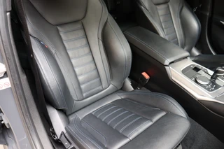 BMW 3 Serie Sedan 330i Executive M Sport Pakket Automaat  / Live Cockpit Professional / Schuif-/kanteldak / Sportstoelen / Achteruitrijcamera / Active Cruise Control met Stop en Go-functie / 19 Inch / Hifi / M Sportremsysteem / Leder / Shadow Line / Neerklapbare Achterbank / Extra Getint Glas / 16